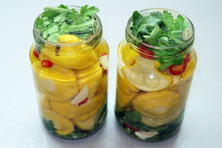 Мариновані патисони з оцтовою есенцією на зиму