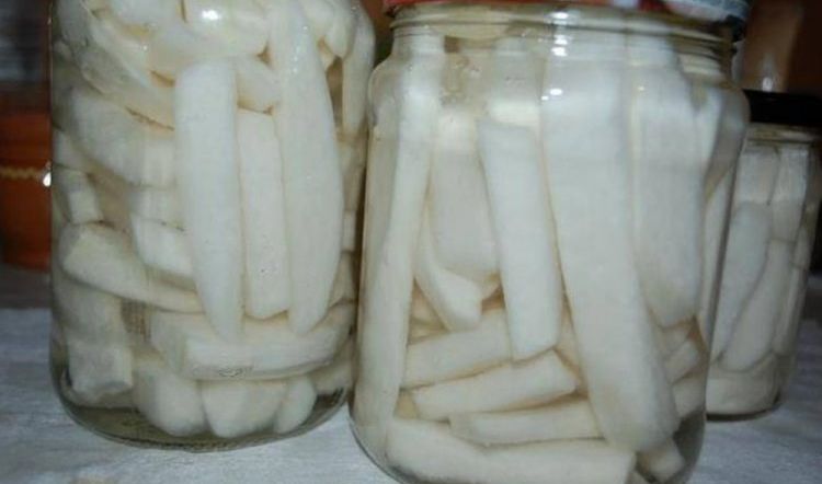 Дайкон на зиму: 5 чудових рецептів, які захочеться готувати знову і знову