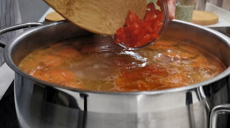 Смачний курячий суп, який підкорює з першої ложки