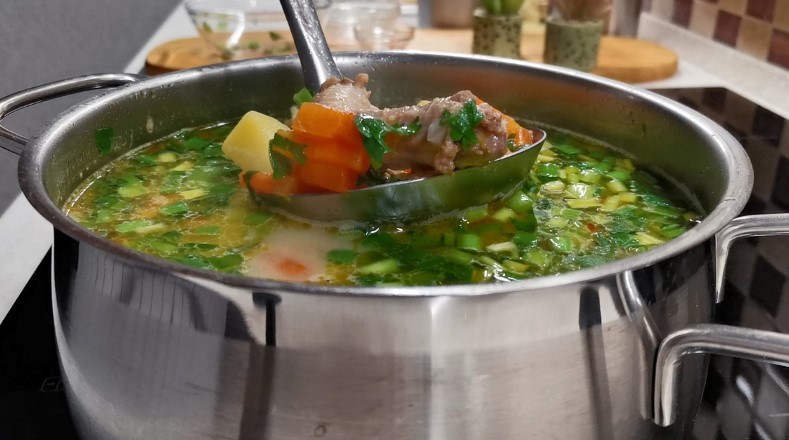 Смачний курячий суп, який підкорює з першої ложки