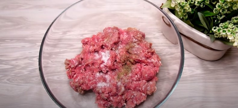 З фаршу та картоплі, пропоную приготувати м'ясо по-французьки "по-новому"