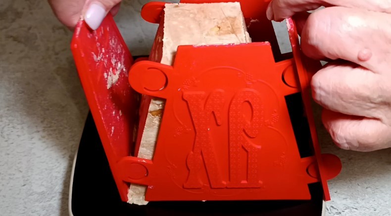 Сирна паска Снікерс з шоколадом, карамеллю та арахісом