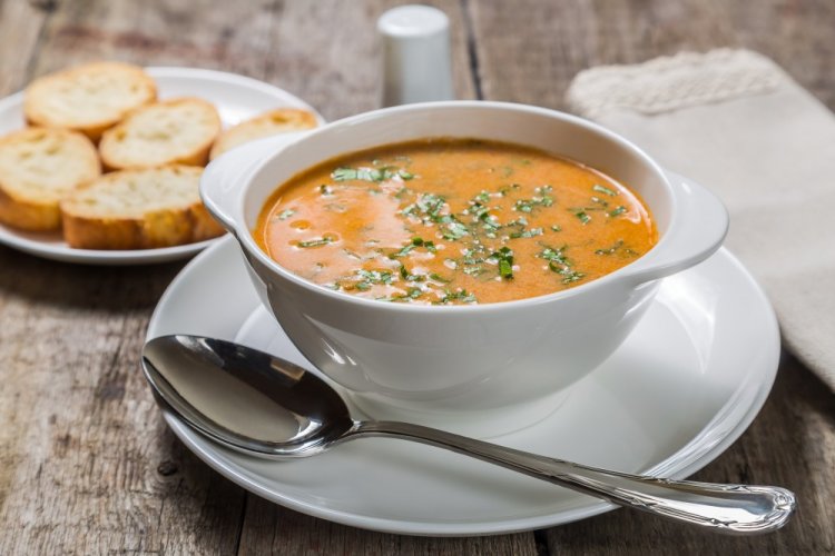 Томатний суп із креветками