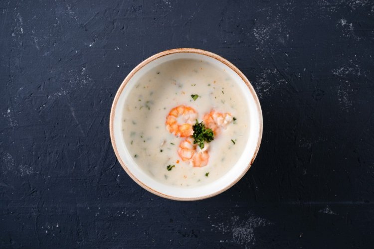 Суп з креветками та картоплею