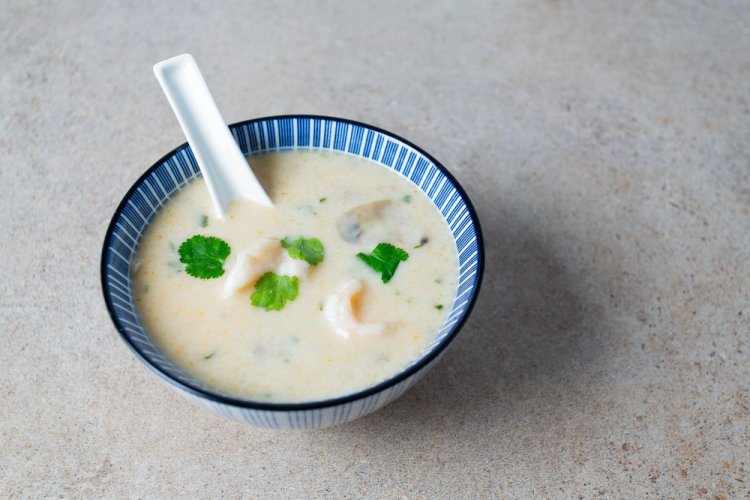 Суп з креветками та селерою