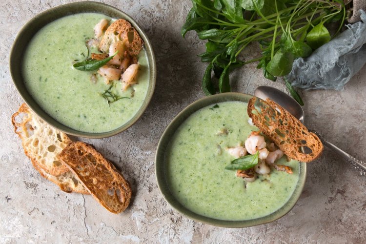 Крем-суп із шпинату з креветками