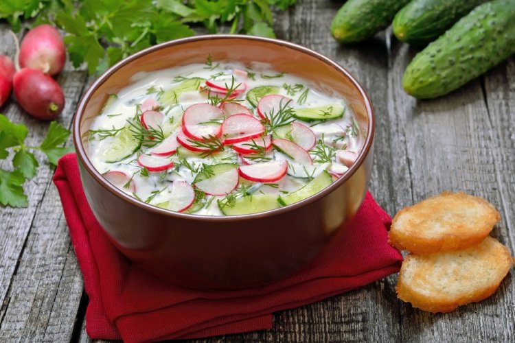 Окрошка з шинкою на айрані