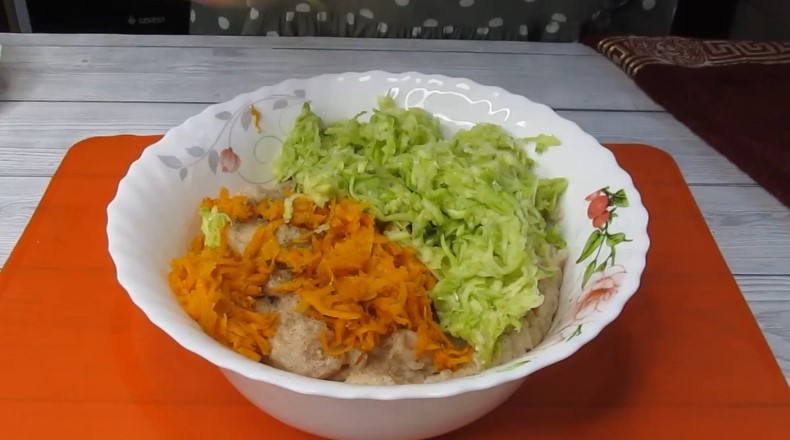 Їх їж і ще хочеться. Літні котлети з кабачком