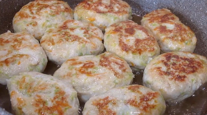 Їх їж і ще хочеться. Літні котлети з кабачком