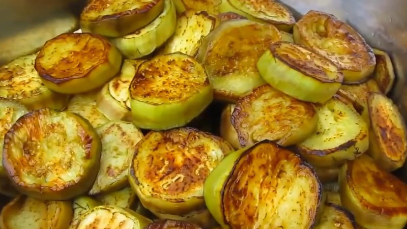 У багатьох ця страва з баклажанів улюблена. Смак неймовірний