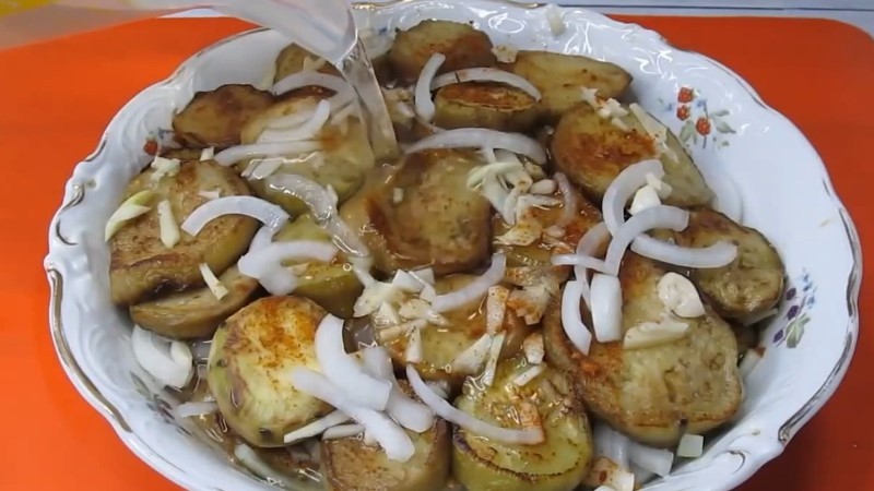 У багатьох ця страва з баклажанів улюблена. Смак неймовірний