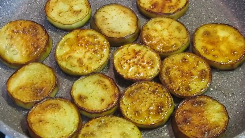 Готую років 20 на зиму. У нас це улюблений салат з баклажанами