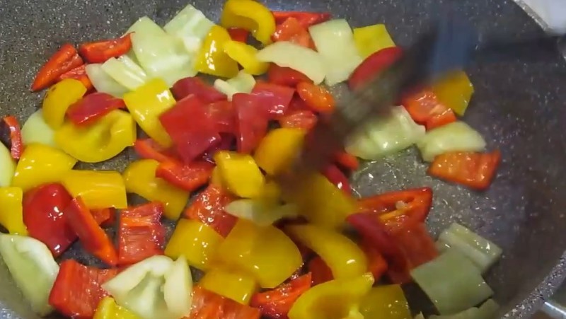 Готую років 20 на зиму. У нас це улюблений салат з баклажанами