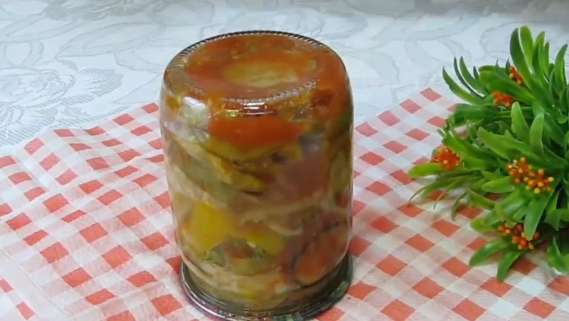 Готую років 20 на зиму. У нас це улюблений салат з баклажанами