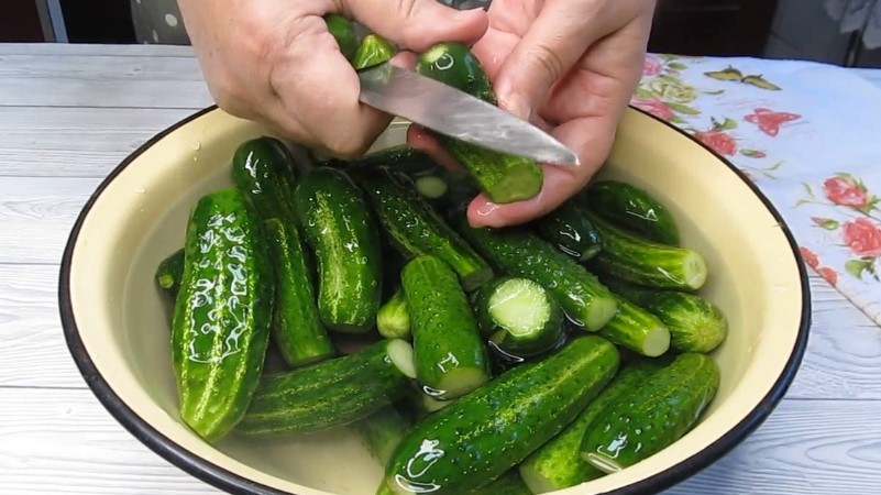 Цей рецепт огірків у чоловіка улюблений, він ходить у підвал лише за такими