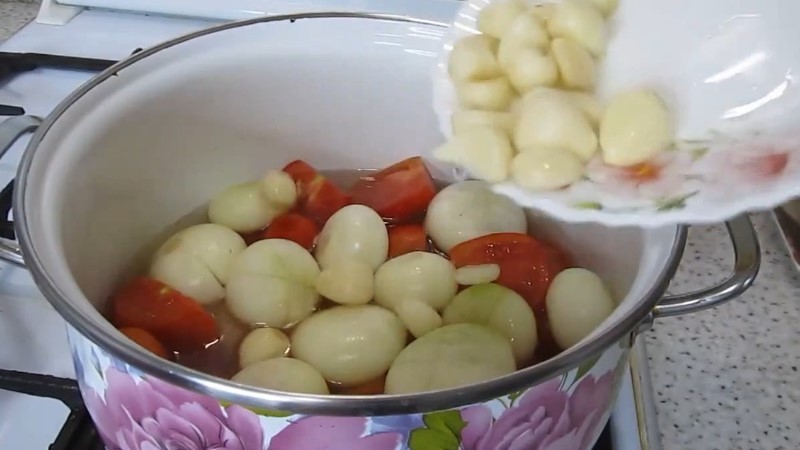 Це мій улюблений салат на зиму і не тому, що без стерилізації