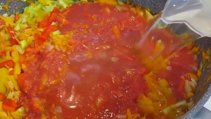 Кабачки на зиму з рисом та овочами. Здивують смаком