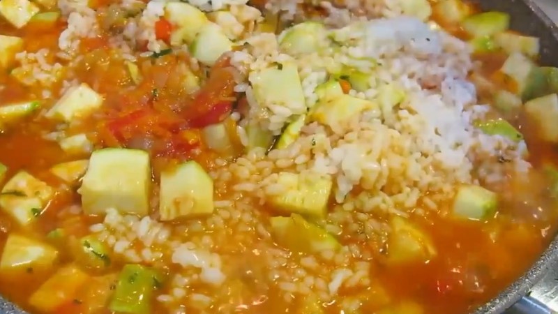 Кабачки на зиму з рисом та овочами. Здивують смаком