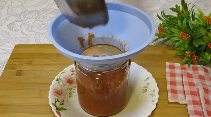 Незвичайна, але гостренька та ароматна аджика