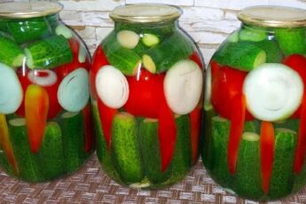 Асорті з огірків та помідорів