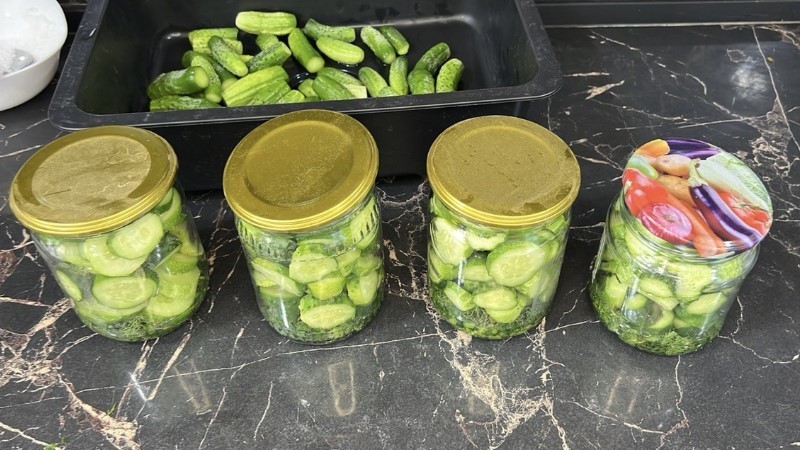 Смачні мариновані огірки на зиму, пальчики оближеш