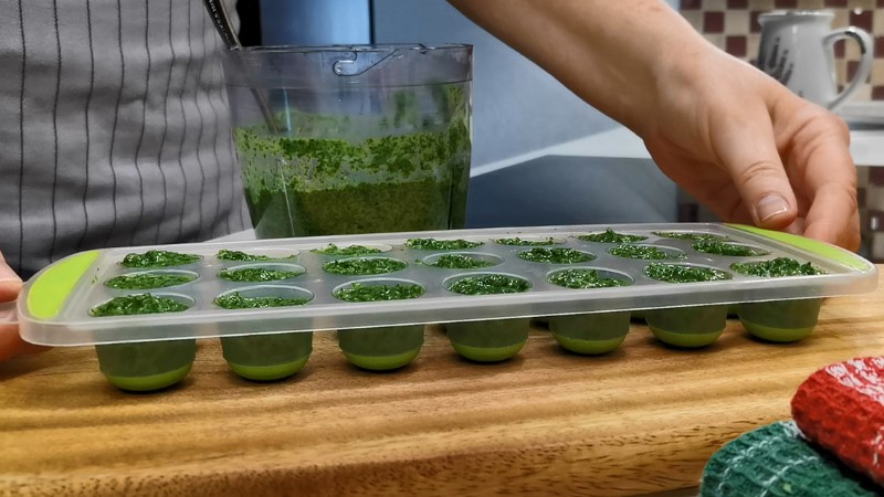 Заморожена зелень на зиму