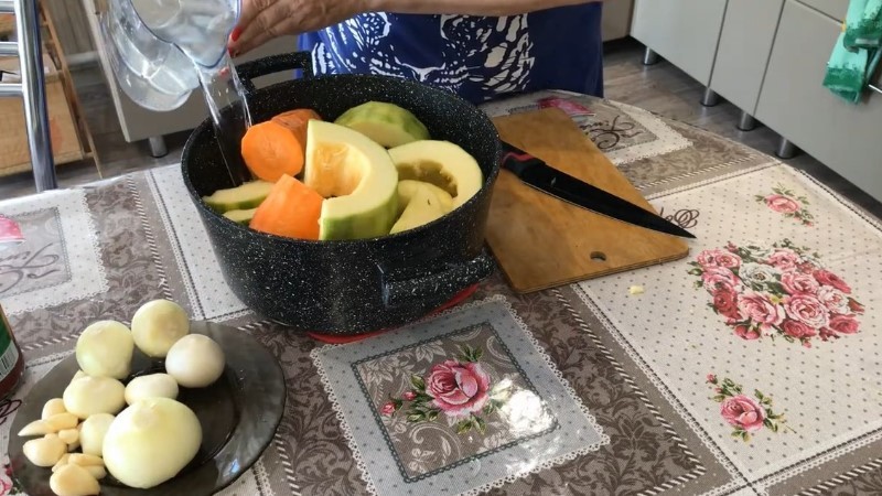 Домашня кабачкова ікра - чудова закуска на зиму