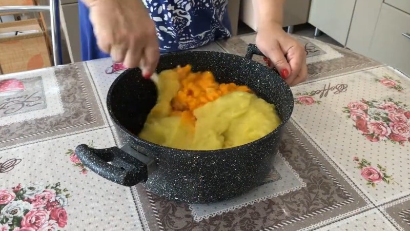 Домашня кабачкова ікра - чудова закуска на зиму