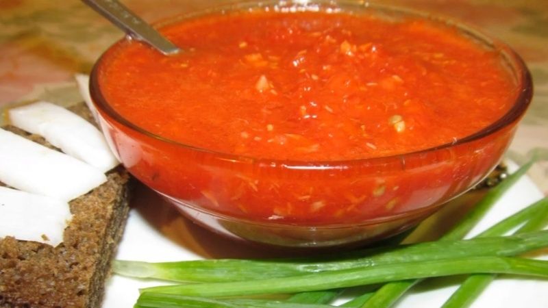 Сира аджика без варіння на зиму