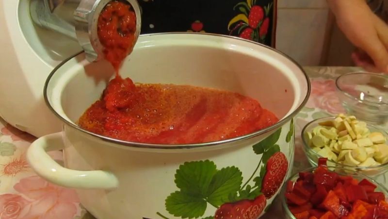 Сира аджика без варіння на зиму