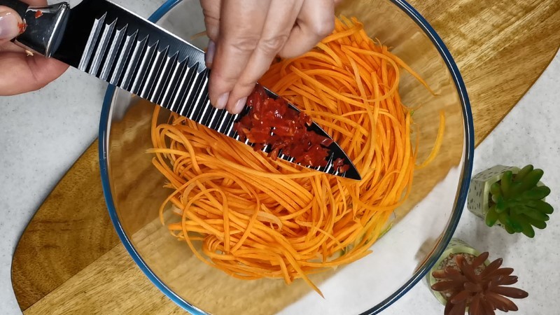 Кабачки з'їдаються як насіння, ледве встигаю готувати. Шикарна закуска