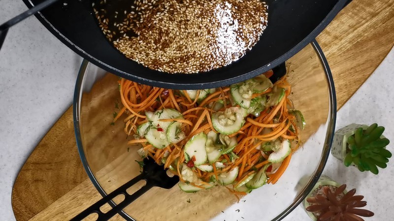 Кабачки з'їдаються як насіння, ледве встигаю готувати. Шикарна закуска