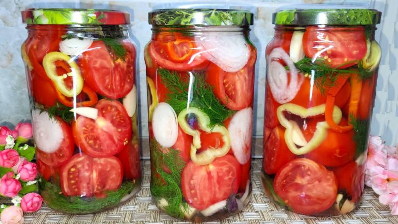 Помідори з овочами на зиму