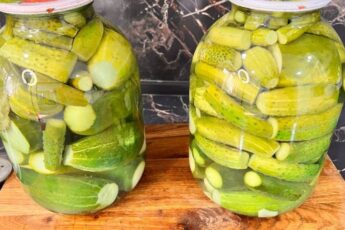 Рецепт консервування огірків у трилітрових банках