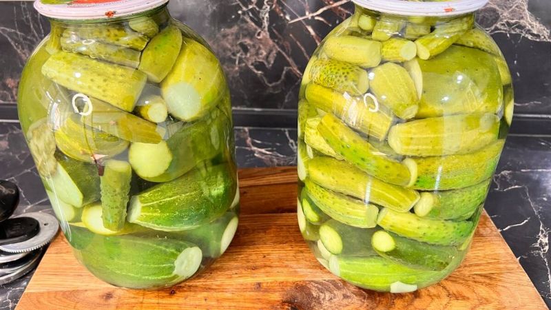 Рецепт консервування огірків у трилітрових банках