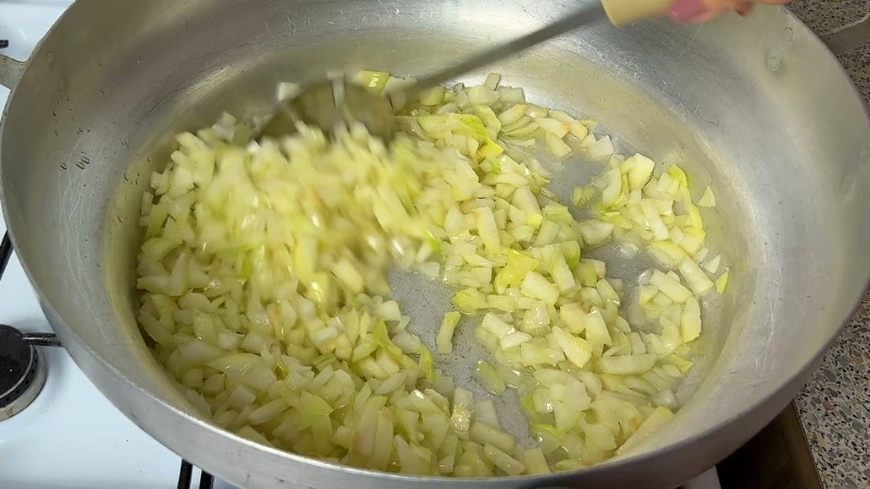 Продовжуємо робити заготовки на зиму: сьогодні готуємо заправку для борщу