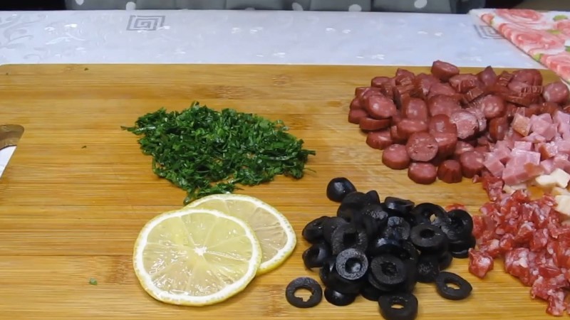 Справжній рецепт збірної м'ясної солянки, по-домашньому