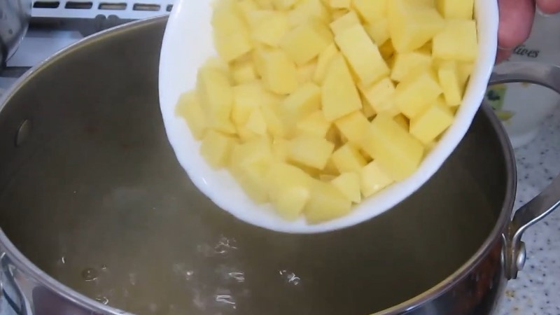 Справжній рецепт збірної м'ясної солянки, по-домашньому