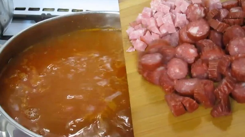 Справжній рецепт збірної м'ясної солянки, по-домашньому