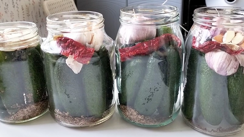 Мариновані огірки "пікантні" зберігають пружність свіжих огірків