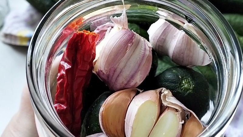 Мариновані огірки "пікантні" зберігають пружність свіжих огірків