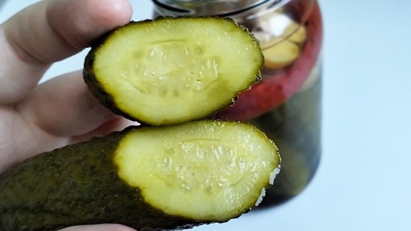 Пікатні мариновані огірки на зиму