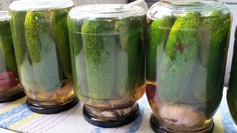 Пікатні мариновані огірки на зиму