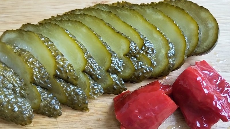 Пікатні мариновані огірки на зиму