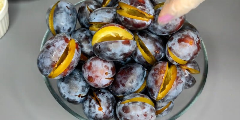 Мариновані сливи з часником і м'ятою. Чудова закуска нам зиму