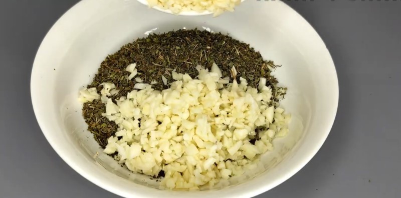 Мариновані сливи з часником і м'ятою. Чудова закуска нам зиму