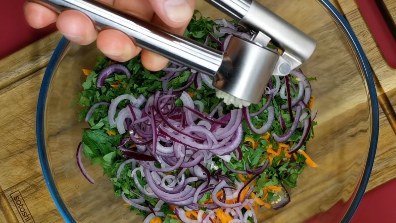 Баклажани для цієї закуски скуповую кілограмами. Готувати простіше простого