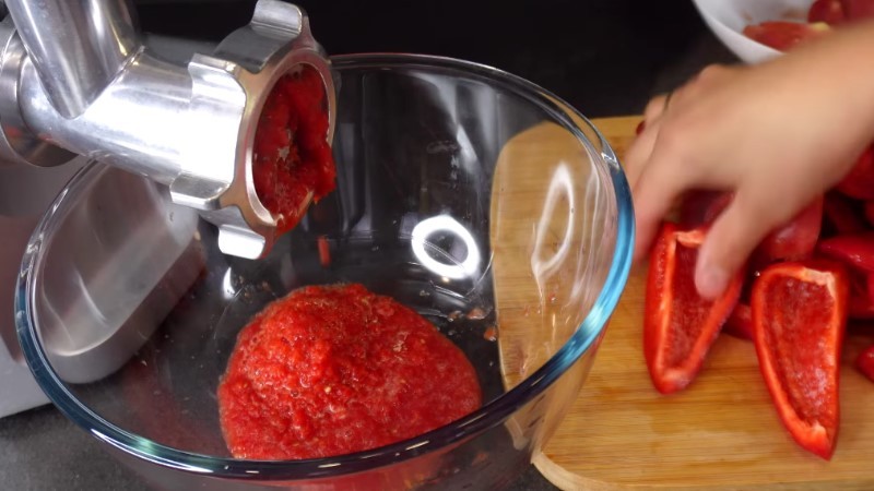 Ніколи не натирала огірки на тертці, доки не спробувала цей рецепт