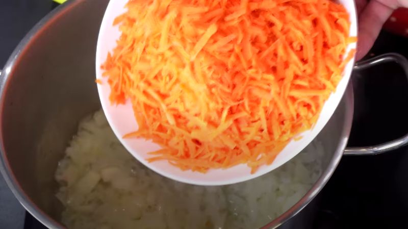 Ніколи не натирала огірки на тертці, доки не спробувала цей рецепт