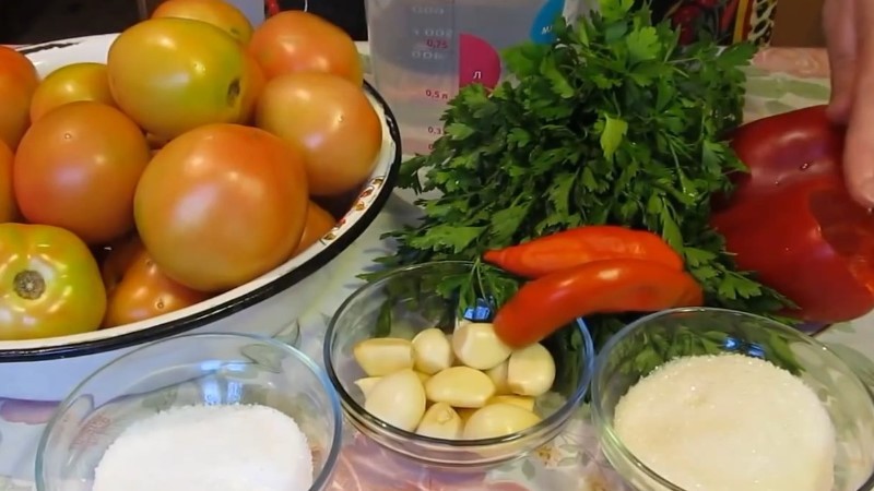 Рецепт бурих помідорів з ароматною начинкою